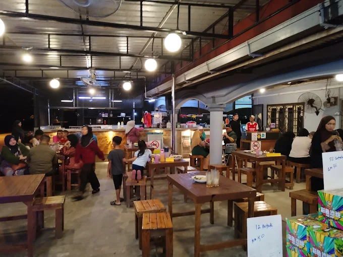 Baek Cafe Bistro - 10 Kedai Makan Malam Mersing | Alamat, Harga & Hidangan Istimewa #Baek Café Bistro