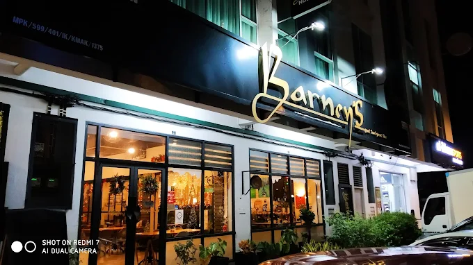 Barneys - 15 Kedai Makan Malam Kluang | Alamat, Harga & Hidangan Istimewa Barney's