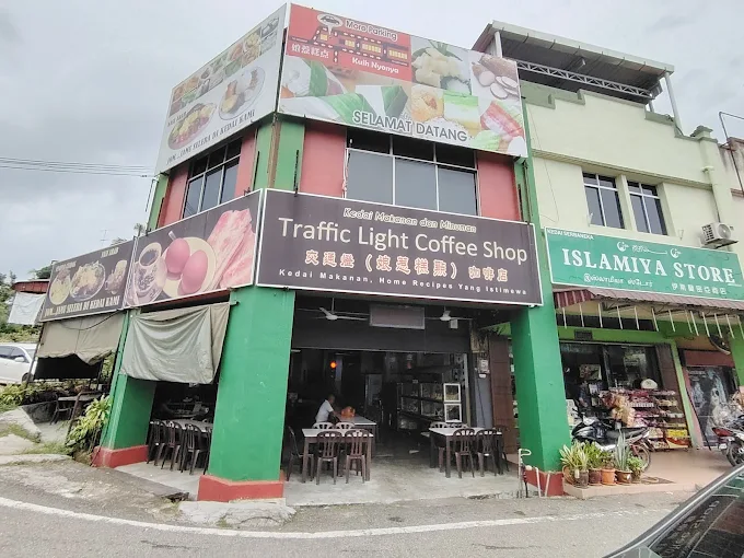 Traffic Light Coffee Shop - 14 Kedai Makan Malam Yong Peng | Alamat, Harga & Hidangan Istimewa Traffic Light Coffee Shop