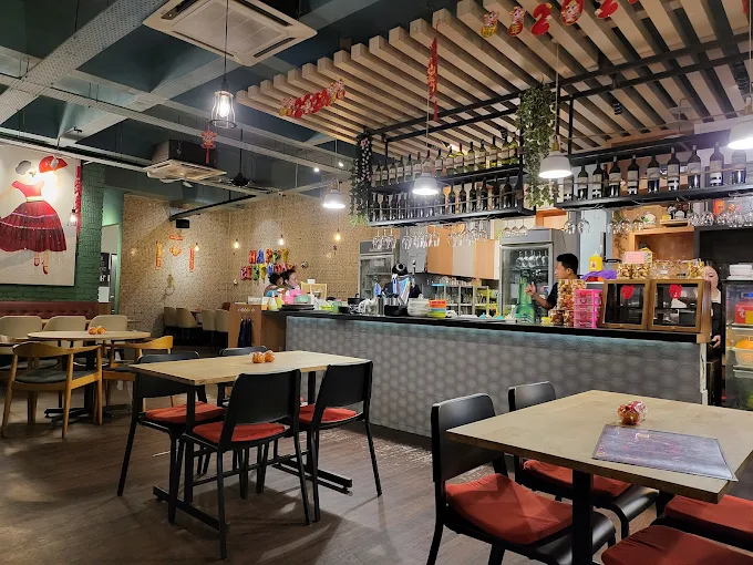 UFB Union Fashion Bar Balcony - 15 Kedai Makan Tengahari Layang Layang | Alamat, Harga & Hidangan Istimewa UFB - Union Fashion Bar Balcony