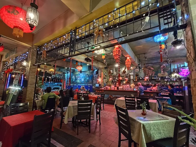 Brass Monkey Cafe Bar - 14 Kedai Makan Malam Kota Kinabalu Yang Patut Anda Singgah Brass Monkey Cafe & Bar