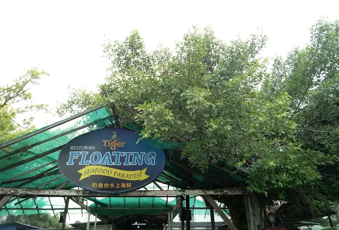 Makan Tengahari di Simpang Ampat