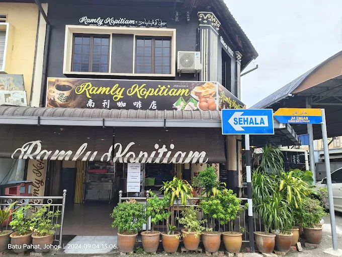 Ramly Kopitiam - 17 Kedai Sarapan Pagi di Senggarang Wajib Try! Ramly Kopitiam