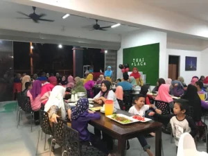 Sarapan Pagi di Bandar Tenggara