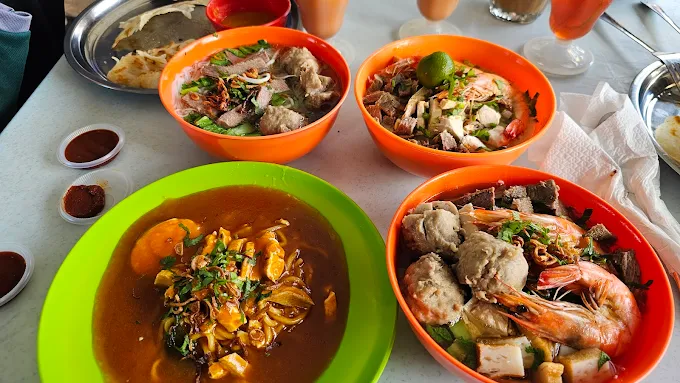 Wan Haussin Cafe - 16 Kedai Sarapan Pagi di Betong Wajib Cuba! Wan Haussin Cafe