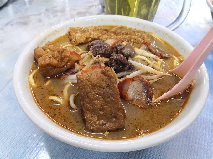 摩达咖喱面 • Gerai Makan Botak - 15 Kedai Sarapan Pagi Kluang | Alamat, Harga & Hidangan Istimewa 摩达咖喱面 • Gerai Makan Botak