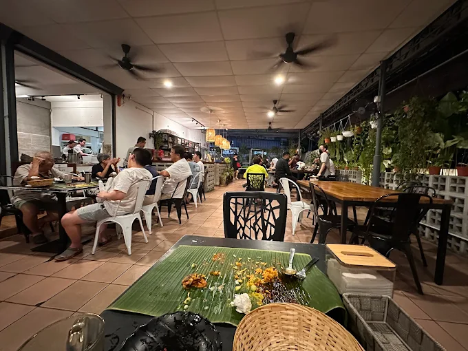 Big Leaf BLR - 10 Kedai Nasi Lemak Petaling Jaya | Alamat, Harga & Hidangan Istimewa Big Leaf BLR