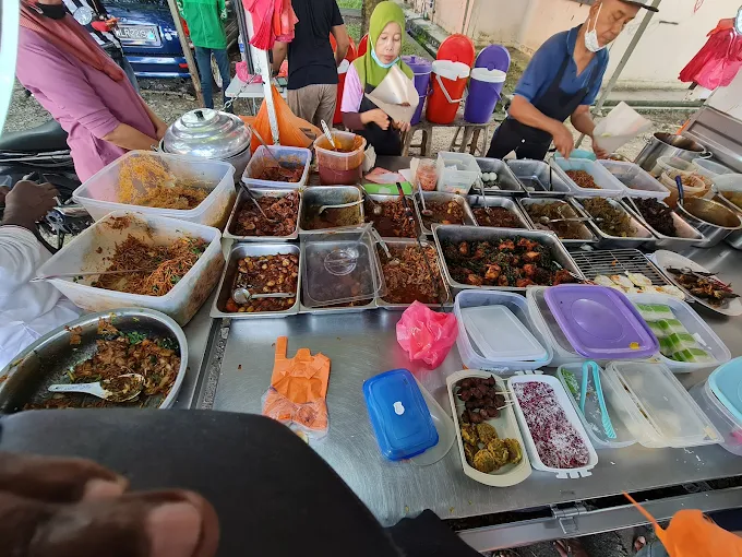 Nasi Lemak Kak Nah - 10 Kedai Sarapan Pagi Puchong | Alamat, Harga & Hidangan Istimewa Nasi Lemak Kak Nah