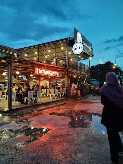 Pittza - 18 Kedai Sarapan Pagi di Ayer Hitam Wajib Masuk List! Pittza