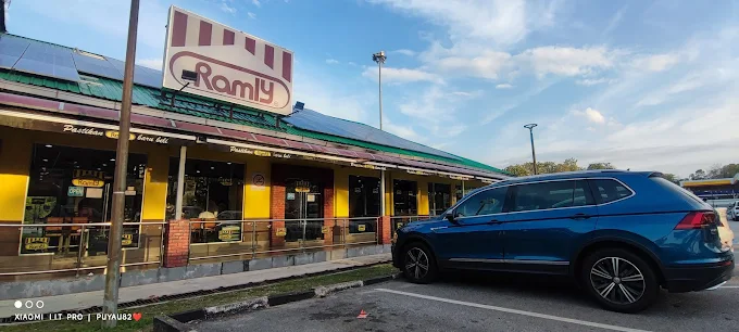 Ramly Burger Restaurant - 10 Kedai Makan Malam Gurun | Alamat, Harga & Hidangan Istimewa Ramly Burger Restaurant