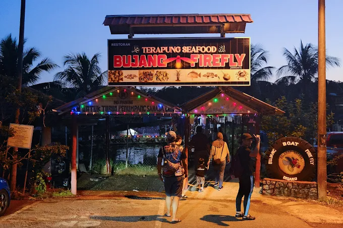 Restoran Terapung Seafood Bujang Firefly - 12 Kedai Makan Malam Pekan Nanas | Alamat, Harga & Hidangan Istimewa Restoran Terapung Seafood Bujang Firefly