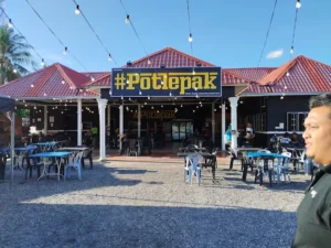 Sarapan Pagi Bukit Kayu Hitam