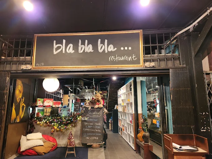 Bla Bla Bla - 13 Kedai Makan Malam Kuching | Alamat, Harga & Hidangan Istimewa Bla Bla Bla