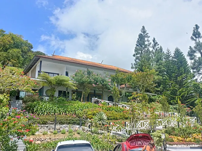 Kloud Restaurant Bar and Café