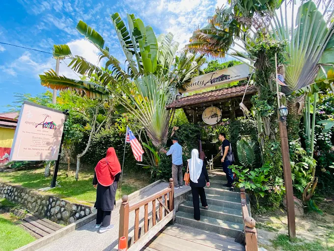 Aunty Aini's Garden Cafe