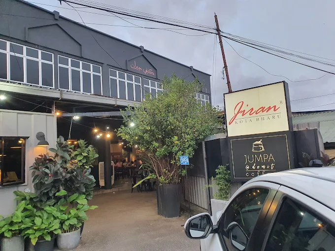 Cafe Jiran - 14 Lokasi Makan Tengahari Guchil Bayam Terkenal Dengan Menu Lauk Kampung Berempah dan Menyelerakan Cafe Jiran