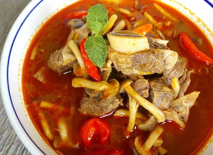 D'LATI TOMYAM & NASI KUKUS