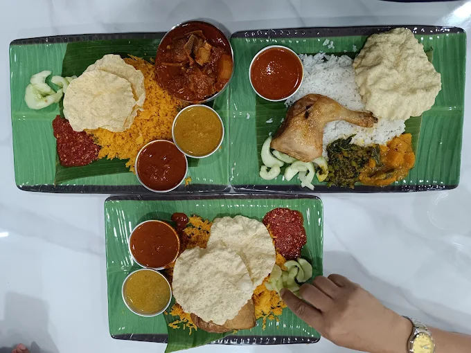 Dungun Curry House (Restoran Nasi Daun Pisang)
