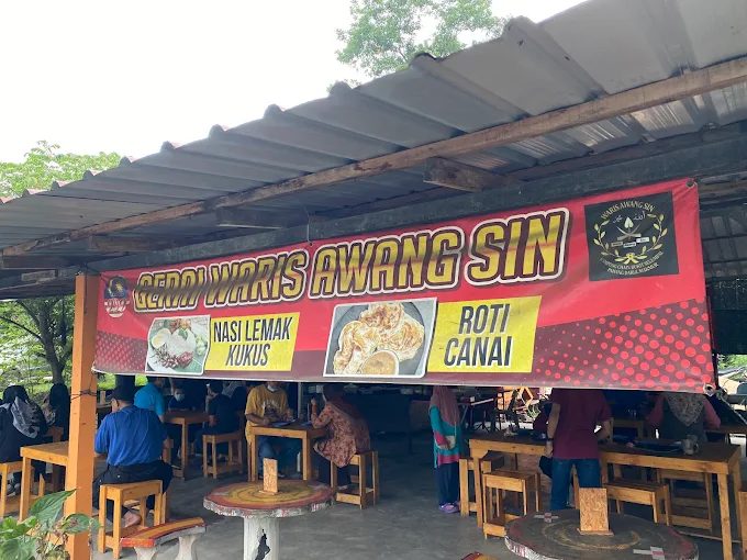 Gerai Waris Awang Sin Nasi Lemak Kukus & Roti Canai