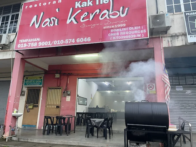 Kak Tie Nasi Kerabu Sungai Durian - 12 Destinasi Makan Malam Kuala Krai Terkenal Dengan Sajian Malam Berempah dan Menyelerakan Kak Tie Nasi Kerabu Sungai Durian