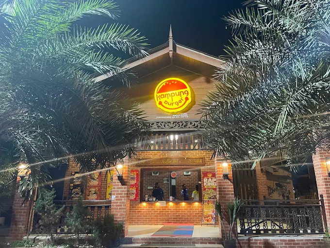Kampung Burger - 15 Destinasi Makan Malam Pengkalan Chepa Terkenal Dengan Sajian Malam Beraroma dan Menggamit Selera Kampung Burger
