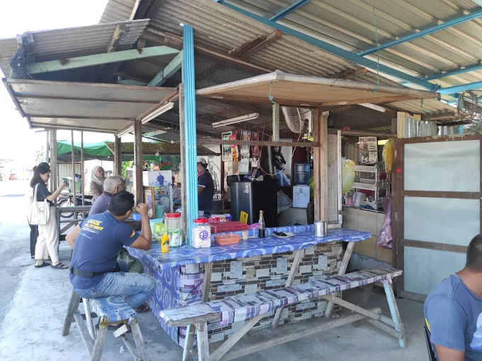 Kedai Kopi Klasik Bosku - 14 Lokasi Makan Tengahari Guchil Bayam Terkenal Dengan Menu Lauk Kampung Berempah dan Menyelerakan Kedai Kopi Klasik Bosku