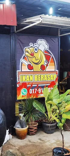 Kedai ikan berasap Roti Tempayan Aidilputra Dungun - 11 Lokasi Makan Tengahari Kuala Dungun Dengan Pilihan Menu Tengah Hari Mengenyangkan Kedai ikan berasap / Roti Tempayan Aidilputra Dungun