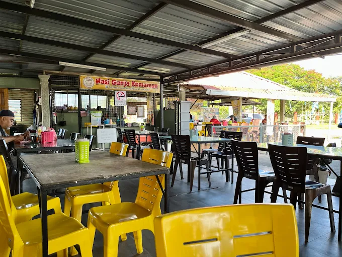 Nasi Ganja Kemaman - 15 Tempat Sarapan Pagi Chukai Popular Dengan Pilihan Menu Pagi Kegemaran Ramai Nasi Ganja Kemaman