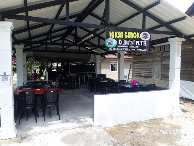 Warung D Hitam Putih