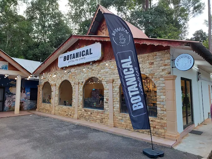 Botanical Gateway Cafe Garden - 13 Tempat Makan Malam Ayer Keroh Yang Sedap dan Popular Untuk Lepak Waktu Malam Botanical Gateway Cafe Garden