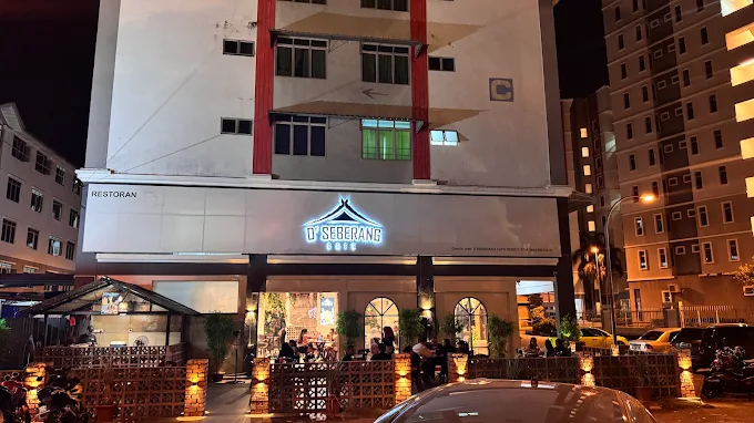 D Seberang Cafe - 11 Kedai Makan Malam Bukit Beruang Paling Sedap dan Popular Untuk Lepak Malam D' Seberang Cafe