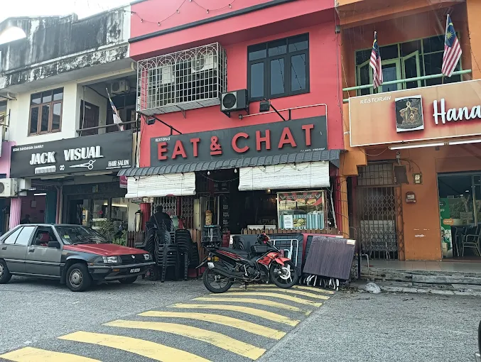 Eat and Chat Cafe - 11 Kedai Makan Malam Bukit Beruang Paling Sedap dan Popular Untuk Lepak Malam Eat and Chat Cafe