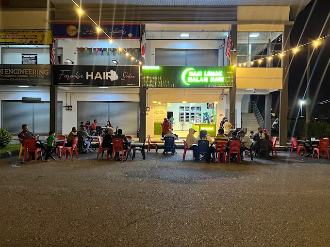 Nasi Lemak Arked MARA Masjid Tanah - 12 Tempat Makan Malam Masjid Tanah Paling Sedap dan Jadi Pilihan Ramai Waktu Malam Nasi Lemak Arked MARA Masjid Tanah