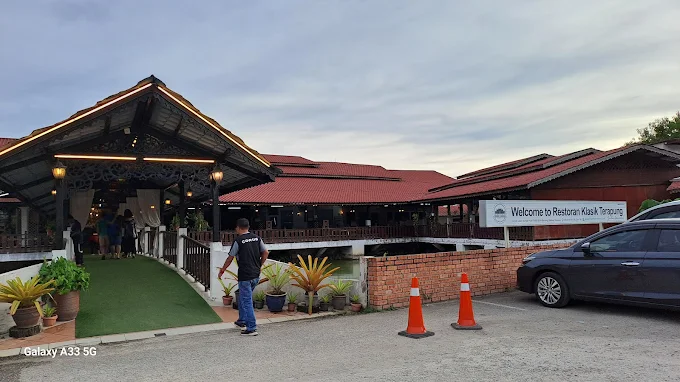 Restoran Klasik Terapung Tomyam Klasik Garden Restaurant Melaka. Malaysia - 13 Tempat Makan Malam Ayer Keroh Yang Sedap dan Popular Untuk Lepak Waktu Malam Restoran Klasik Terapung (Tomyam Klasik) Garden Restaurant Melaka. Malaysia