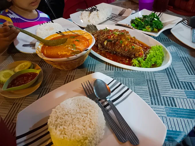 Restoran Mabrukah Seafood Nasi Ayam - 14 Gerai Makan Tengahari Ketereh Terkenal Dengan Sajian Lauk Kampung Penuh Rasa Restoran Mabrukah Seafood & Nasi Ayam