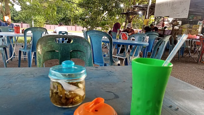 Warung Kampung Station - 12 Tempat Makan Malam Masjid Tanah Paling Sedap dan Jadi Pilihan Ramai Waktu Malam Warung Kampung Station